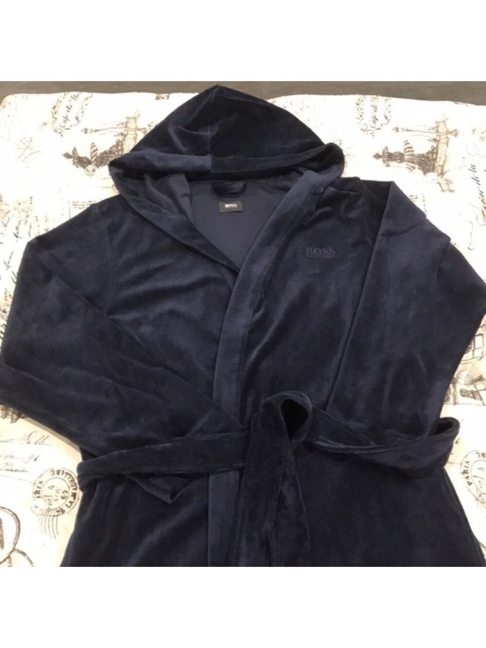 Hugo Boss Velour Hooded Robe - Picture 2 of 7